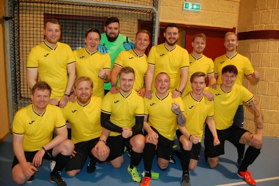 MER ENN FOTBALL. For «Sekkert United» er det artig å vinne kamper i grendecupen, men den handler om mye annet også. Lars Egil Furebotten er nummer to fra venstre nede. MER ENN FOTBALL. For «Sekkert United» er det artig å vinne kamper i grendecupen, men den handler om mye annet også. Lars Egil Furebotten er nummer to fra venstre nede. Foto: Stig Bjørnar Karlsen