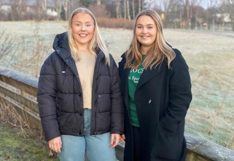 Ann Heidi Kyllingmark (t.v.) og Andrea Oseng steller til julefeiring for flere som ellers kanskje hadde blitt sittende alene. Ann Heidi Kyllingmark (t.v.) og Andrea Oseng steller til julefeiring for flere som ellers kanskje hadde blitt sittende alene. Foto: Eva S. Winther