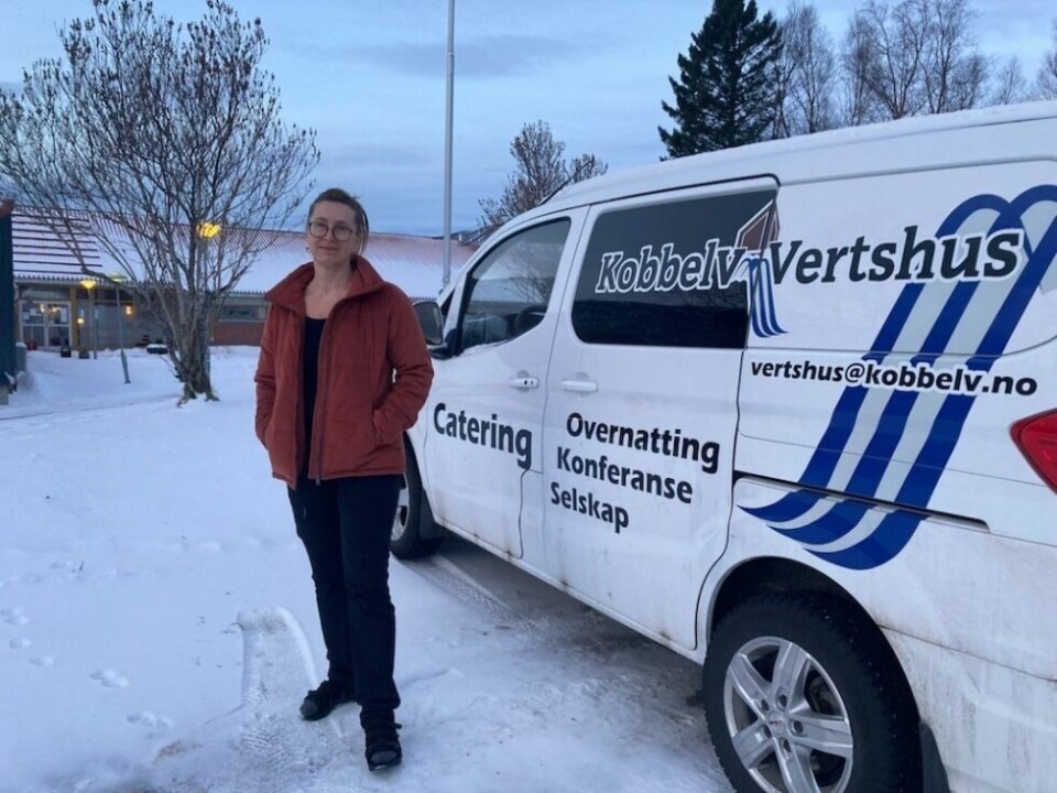 ÅPNER IGJEN. Heidi Kristin Sørgård er daglig leder ved Kobbelv vertshus i Sørfold. De åpner nå forsiktig etter å ha hatt stengt i jula, men halve staben er fortsatt permittert. ÅPNER IGJEN. Heidi Kristin Sørgård er daglig leder ved Kobbelv vertshus i Sørfold. De åpner nå forsiktig etter å ha hatt stengt i jula, men halve staben er fortsatt permittert. Foto: Siv Paulsen