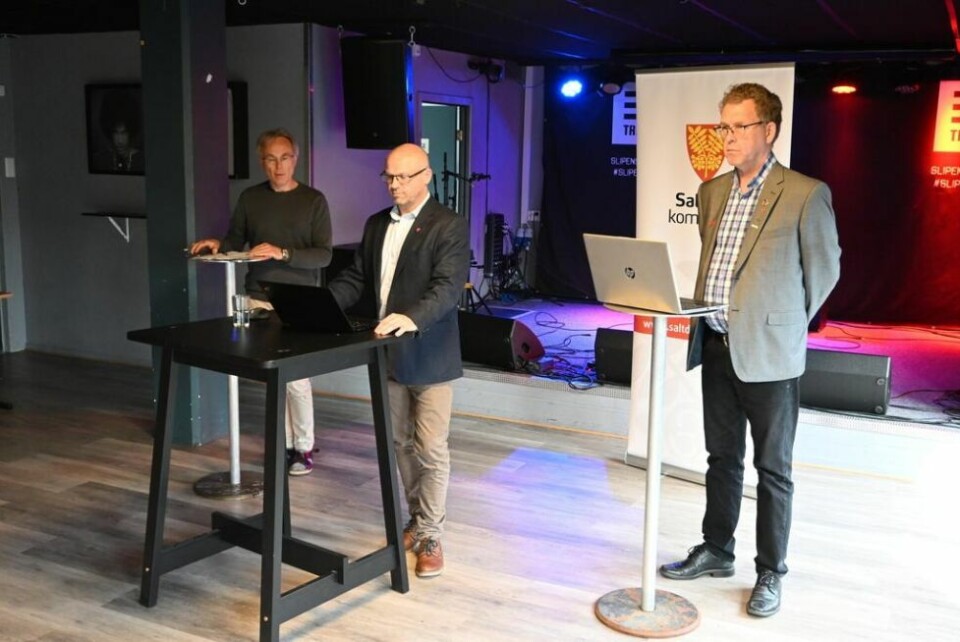 FØLGER SITUASJONEN NØYE. Saltdal kommune hevder å ha oversikt over smittesituasjonen.Bildet er fra en tidligere pressekonferanse der kommuneoverlege Kjell Gunnar Skodvin, konstituert kommunedirektør Stein Ole Rørvik og varaordfører Sverre Breivik informerte befolkningen. FØLGER SITUASJONEN NØYE. Saltdal kommune hevder å ha oversikt over smittesituasjonen.Bildet er fra en tidligere pressekonferanse der kommuneoverlege Kjell Gunnar Skodvin, konstituert kommunedirektør Stein Ole Rørvik og varaordfører Sverre Breivik informerte befolkningen. Foto: Arkiv Kenneth Strømsvåg