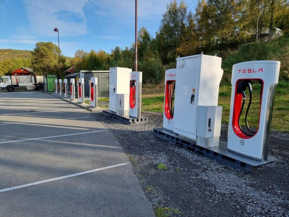 SNART PÅ FAUSKE. I løpet av første kvartal 2022 får Fauske ladestasjon for Tesla. De vil lade enda hurtigere enn disse, som står på Innhavet. SNART PÅ FAUSKE. I løpet av første kvartal 2022 får Fauske ladestasjon for Tesla. De vil lade enda hurtigere enn disse, som står på Innhavet. Foto: Knut-Rasmus Tvervik Kildahl