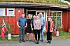 PÅ SETRA. Nåværende drivere på setra og budeier. Fra venstre bak Christian Klette, Ragnhild Klette, Kristin Nesbak og Odd-André Nesbak. Foran seterbudeiene Victoria Nesbak og Gabrielle Blåtun Johansen, sistnevnte fra Tromsø. Foto: Lars Olav Handeland