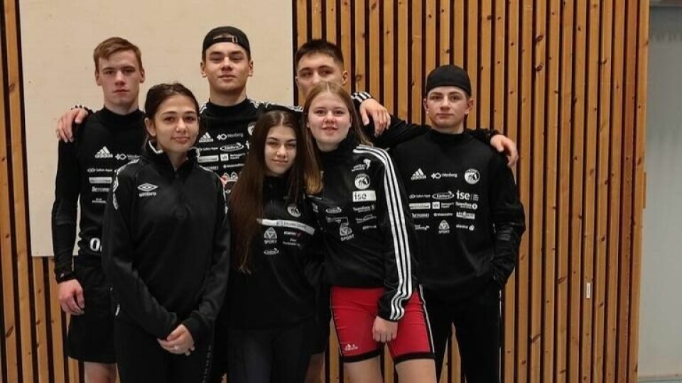 GODE. Troppen fra Fauske AK leverte god bryting i helgen. Isak Braseth Rindahl, Magne Dahl, Benjamin Hansen, Aida Lachinova, Diana Lachinova og Kaja Braseth Rindahl var med for FAK, sammen med knøttebryteren Julian Hansen. GODE. Troppen fra Fauske AK leverte god bryting i helgen. Isak Braseth Rindahl, Magne Dahl, Benjamin Hansen, Aida Lachinova, Diana Lachinova og Kaja Braseth Rindahl var med for FAK, sammen med knøttebryteren Julian Hansen. Foto: Fauske atletklubb