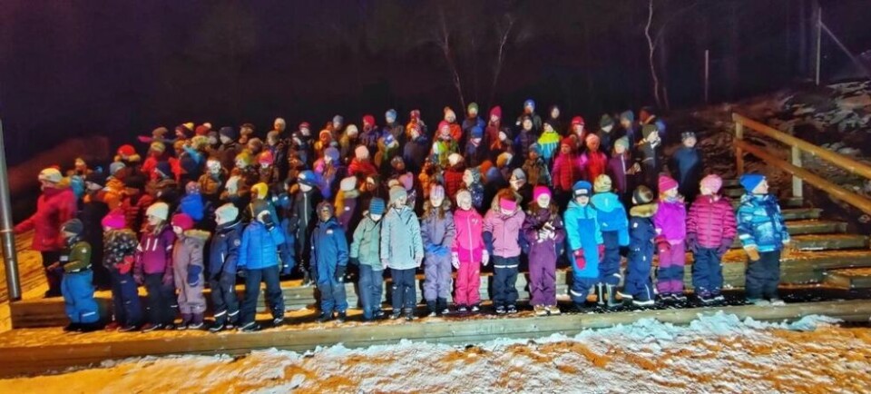 UTEKONSERT. 1. til 4. trinn ved Finneid skole, opptrådte med både sang og dans under årets arrangement til inntekt for TV-aksjonen torsdag kveld. De frammøtte kvitterte med en varmende applaus. UTEKONSERT. 1. til 4. trinn ved Finneid skole, opptrådte med både sang og dans under årets arrangement til inntekt for TV-aksjonen torsdag kveld. De frammøtte kvitterte med en varmende applaus. Foto: Jan-Åke Storjord