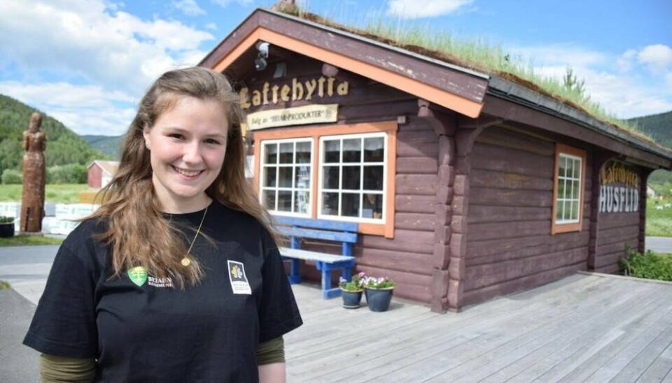GAVEKORT-VINNER. Sara Carlsen Tverli kan glede seg over et gavekort til bruk ved kroa på Storjord. GAVEKORT-VINNER. Sara Carlsen Tverli kan glede seg over et gavekort til bruk ved kroa på Storjord. Foto: Ina Sand Solli