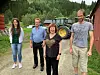 Fra besøket tidligere i sommer. Fra venstre Trine Fagervik, Senterpartiet, Gisle Hansen sauebonde og senterpartiet, Siv Mossleth fra Senterpartiet og Johan Rødås, sauebonde Foto: Frank Øvrewall