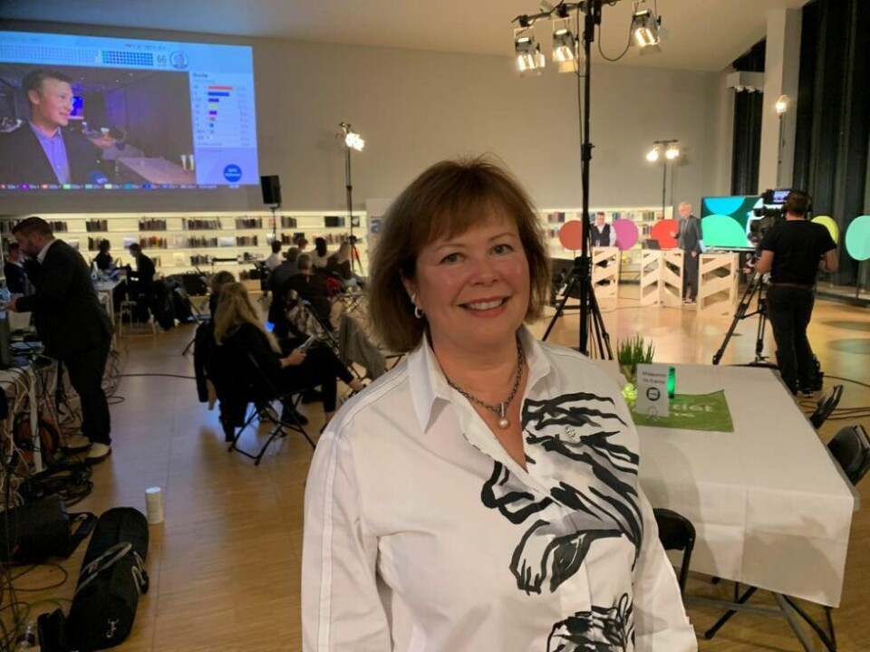 PÅ VALGVAKE. Siv Mossleth, førstekandidat til Senterpartiet i Nordland, på valgvake i Stormen bibliotek i Bodø. PÅ VALGVAKE. Siv Mossleth, førstekandidat til Senterpartiet i Nordland, på valgvake i Stormen bibliotek i Bodø. Foto: Frank Øvrewall