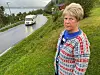 VIL HA FARTEN NED. Petra Josefine Eriksen (75), Halsmoen i Saltdal, ønsker seg fartskontroller og fartshumper eller andre fartsdempende tiltak på Vikveien gjennom bygda. Foto: Kenneth Strømsvåg