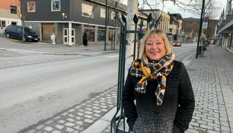 STØTTE. Daglig leder i Fauske Næringsforum, Trine Stenvold kan fortelle at næringslivet i Fauske som er rammet av korona-pandemien kan vente seg økonomisk støtte. STØTTE. Daglig leder i Fauske Næringsforum, Trine Stenvold kan fortelle at næringslivet i Fauske som er rammet av korona-pandemien kan vente seg økonomisk støtte. Foto: Frank Øvrewall