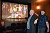 Kultursjef Ketil Hugaas og kino- og arrangementsansvarlig Bjørn Skoglund ønsker velkommen til nok en førjulskveld rundt flygelet i Fauske kino mandag kveld. Foto: Eva S. Winther