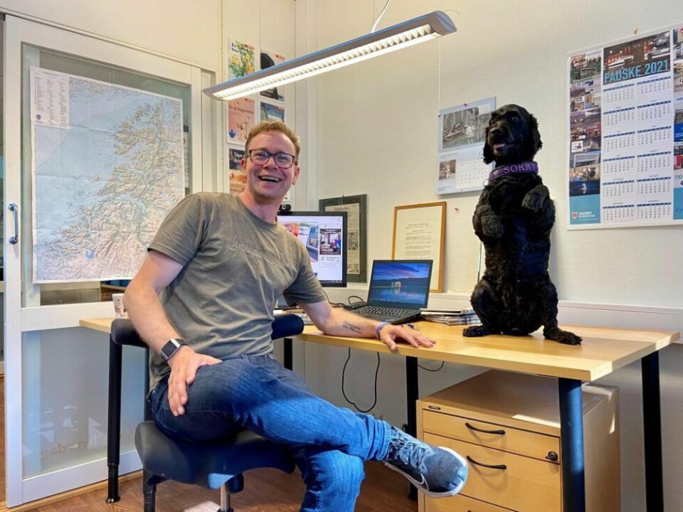 NYANSATT JOURNALIST. I starten av juni startet Kenneth Strømsvåg i sin nye jobb som journalist for Saltenposten. Han kom flyttende til Fauske sammen med hunden sin Sorry (9). NYANSATT JOURNALIST. I starten av juni startet Kenneth Strømsvåg i sin nye jobb som journalist for Saltenposten. Han kom flyttende til Fauske sammen med hunden sin Sorry (9). Foto: Lise Berntzen