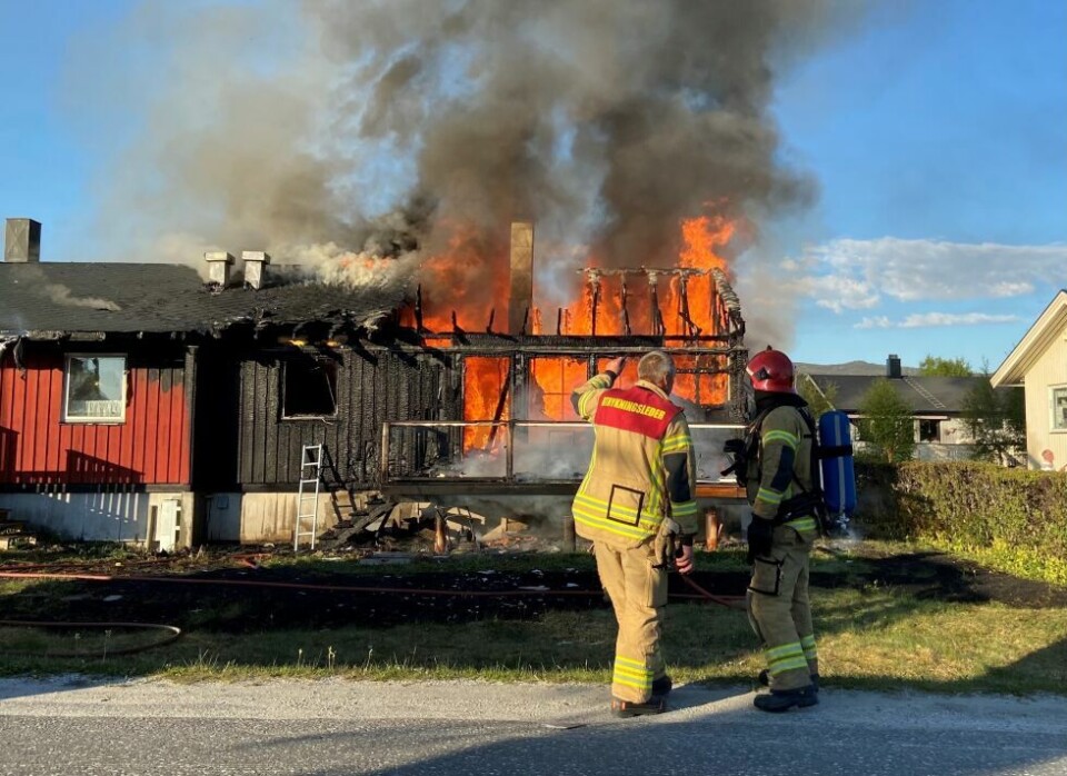 PÅGREPET. To personer er pågrepet og siktet etter brannen på Fauske. PÅGREPET. To personer er pågrepet og siktet etter brannen på Fauske. Foto: Lise Berntzen