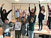 OPPKLARTE MORDET. Stor glede hos elevene på mellomtrinnet ved Røkland skole etter at de klarte å løse mordgåten. Foto: Røkland Skole