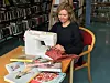 SYKURS. Biblioteksjef Sylvia Bredal inviterer til sykurs. - Vi har ikke plass i selve biblioteket, og derfor låner vi Aktivitetshuset til dette, sier Bredal.