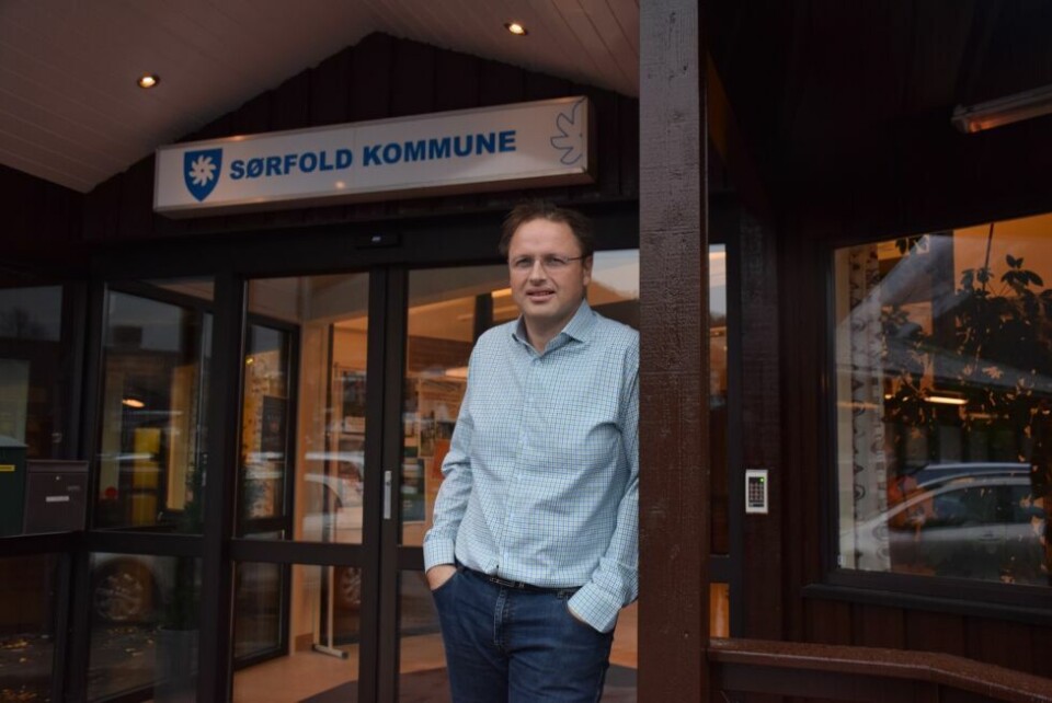TAKKER. Kommunedirektør Stig Arne Holtedahl i Sørfold takker sine ansatte. TAKKER. Kommunedirektør Stig Arne Holtedahl i Sørfold takker sine ansatte. Foto: Eva S. Winther