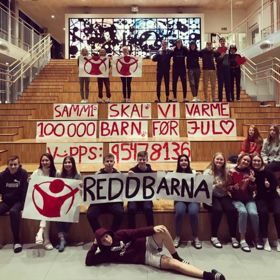 SAMLET INN PENGER. Elevene i tiendeklassen ved Vestmyra skole samlet inn over 14.000 kroner til Redd Barna før jul. SAMLET INN PENGER. Elevene i tiendeklassen ved Vestmyra skole samlet inn over 14.000 kroner til Redd Barna før jul. Foto: Tonje Ellingsen