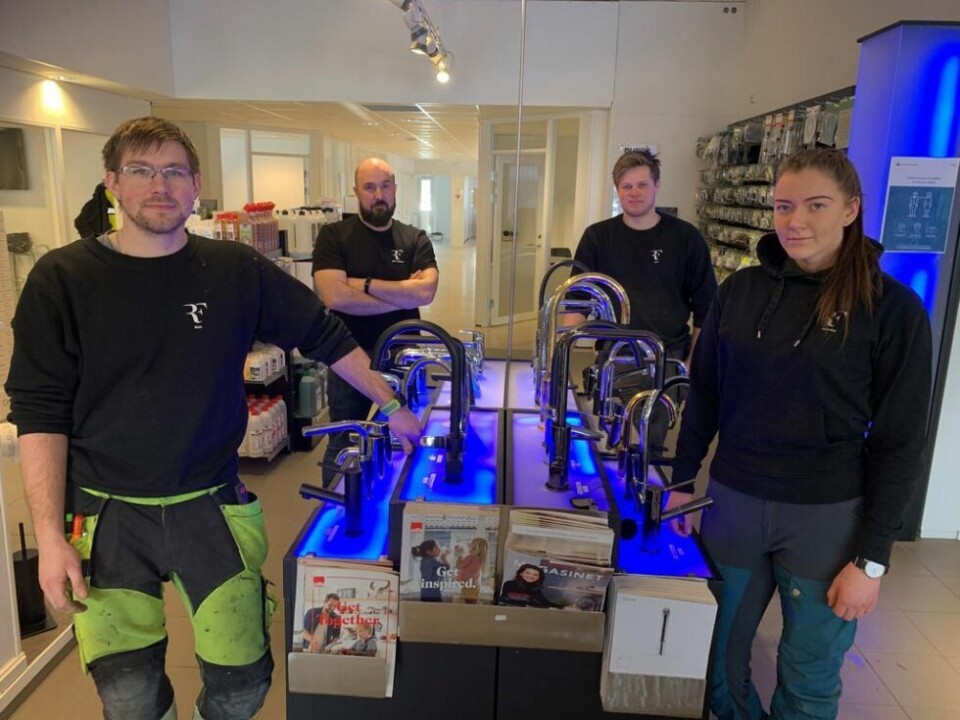 FAGBREV. Fire nye rørleggere med fagbrev hos Rørleggern Fauske. Fra venstre Kim Andre Dalos (31), Tor Kristian Hauan (39), Jens Skår (21) og Annika Sofie Henriksen (21). FAGBREV. Fire nye rørleggere med fagbrev hos Rørleggern Fauske. Fra venstre Kim Andre Dalos (31), Tor Kristian Hauan (39), Jens Skår (21) og Annika Sofie Henriksen (21). Foto: Frank Øvrewall