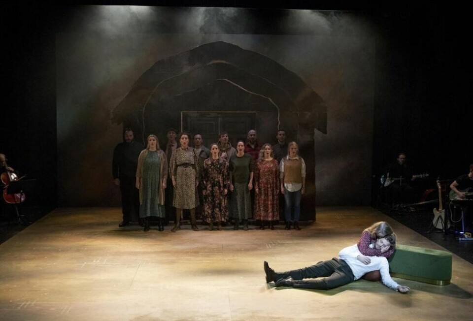 FÅR IKKE SPILLE. Nordland Teater er i gang med oppsetningen av musikalen 'Så som i himmelen', men de får ikke dra på turné med den i et område og en landsdel med stort sett minimalt med smitte. FÅR IKKE SPILLE. Nordland Teater er i gang med oppsetningen av musikalen 'Så som i himmelen', men de får ikke dra på turné med den i et område og en landsdel med stort sett minimalt med smitte. Foto: John Andre Aasen