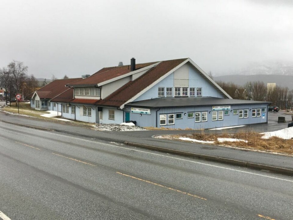 FLYTTER HIT. I dette bygget, i Postveien 2, skal NAV Fauske flytte inn til høsten. De nye lokalene blir 530 kvadratmeter i en etasje. FLYTTER HIT. I dette bygget, i Postveien 2, skal NAV Fauske flytte inn til høsten. De nye lokalene blir 530 kvadratmeter i en etasje. Foto: Stig Bjørnar Karlsen