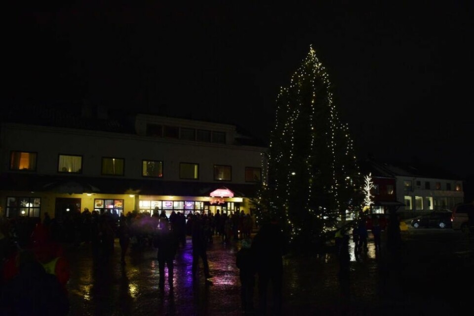 TENNES. Juegrana i Fauske sentrum tennes kommende fredag, men uten at det blir noe offisielt arrangement rundt tenningen. TENNES. Juegrana i Fauske sentrum tennes kommende fredag, men uten at det blir noe offisielt arrangement rundt tenningen. Foto: Stig Bjørnar Karlsen