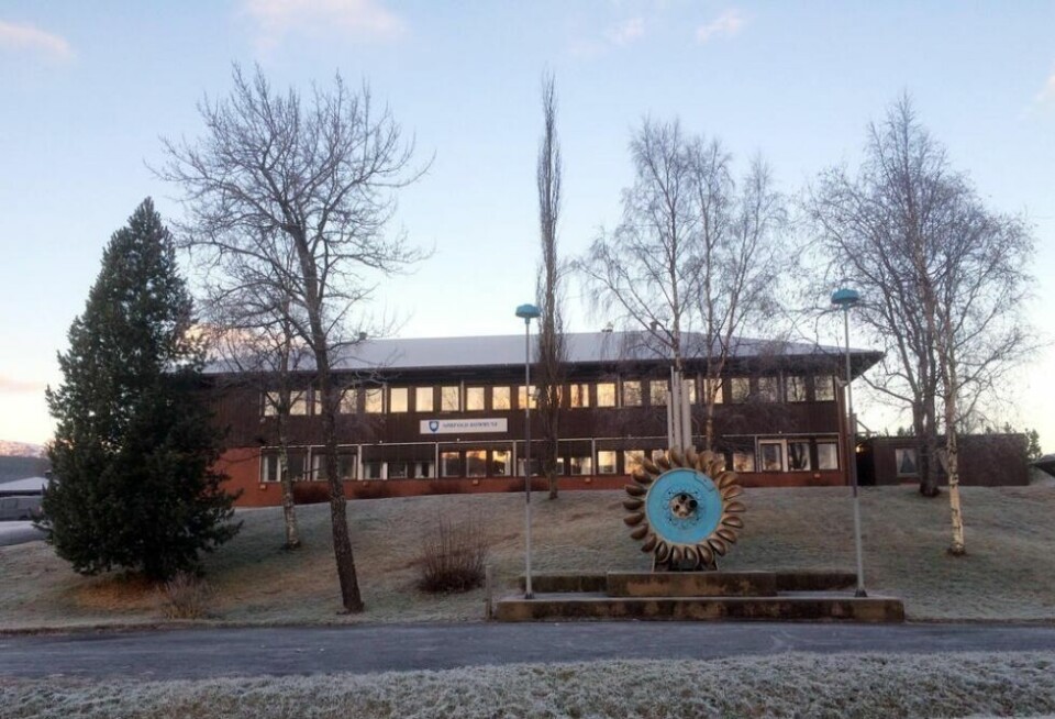 Lysene på julegrana nedenfor Sørfold rådhus skal tennes på søndag. Det samme gjelder juletreet ved Sørfold eldresenter. Lysene på julegrana nedenfor Sørfold rådhus skal tennes på søndag. Det samme gjelder juletreet ved Sørfold eldresenter. Foto: Frida Kalbakk