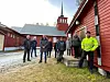 NYTT TAK. Da det kom midler for å holde næringsliv i lokalsamfunnet i gang i korona-tiden, fikk Øvre Saltdal kirke støtte til nytt tak. Fra venstre: Ordfører Rune Berg, Arne Steinbakk, Roger Johansen, Kristin Skodvin, Aud Mathiassen, Stig Bredesen, Tove Berre, Guri-Lise Stavrum og Stein Halvorsen. Foto: Helge Simonsen