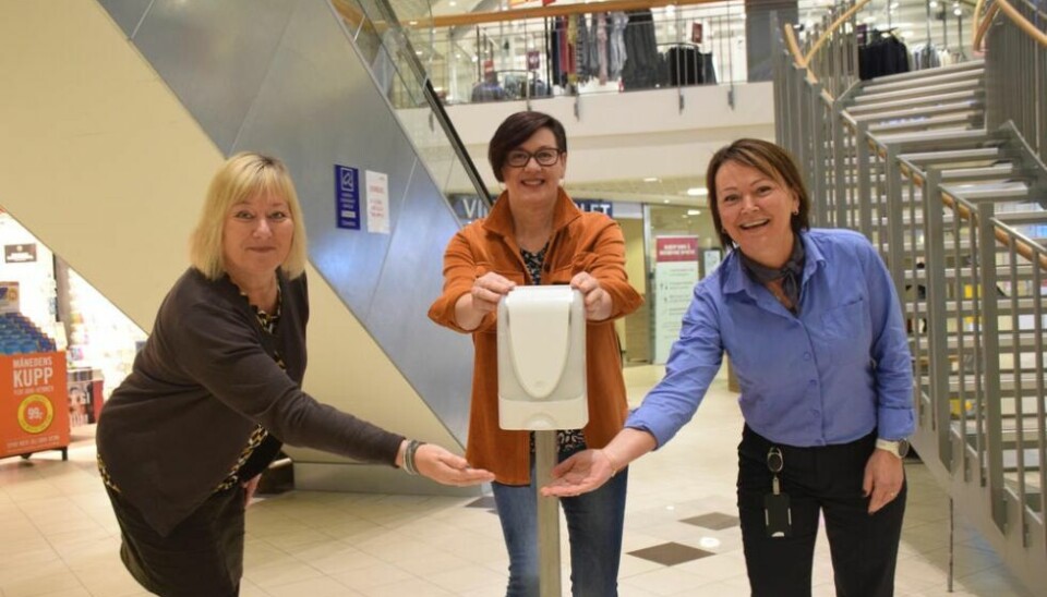 TIDLIG ER TRYGT. Leder i Fauske næringsforum Trine Stenvold, senterleder på Amfi, Ann Mari Zahl og daglig leder på Vinmonopolet, Alice Brekke oppfordrer til tidlig og trygg julehandel. TIDLIG ER TRYGT. Leder i Fauske næringsforum Trine Stenvold, senterleder på Amfi, Ann Mari Zahl og daglig leder på Vinmonopolet, Alice Brekke oppfordrer til tidlig og trygg julehandel. Foto: Foto: Maria Edvardsen