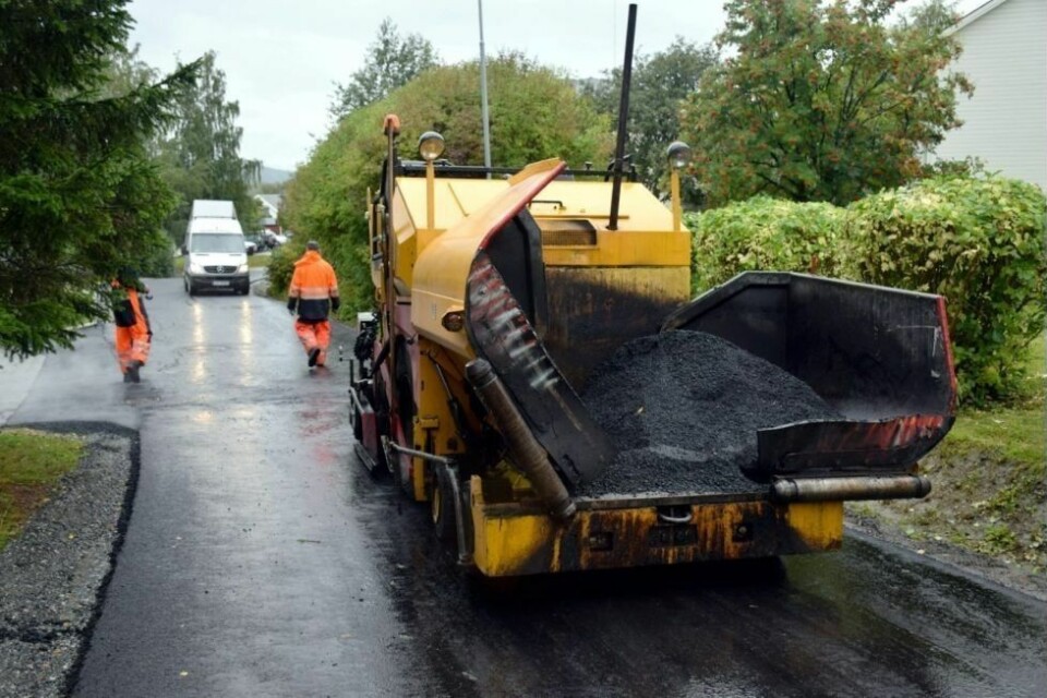 Asfalterer fra E6 mot Løgavlen Foto: Arkiv