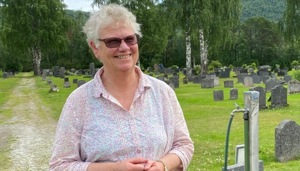 FIN SOMMER. Gunhild Andersen har jobbet som vikarprest i Saltdal i sommer, og har stortrivdes med det. Selv om hun er født og oppvokst på Sørlandet, er hun veldig glad i å være i Nord-Norge. FIN SOMMER. Gunhild Andersen har jobbet som vikarprest i Saltdal i sommer, og har stortrivdes med det. Selv om hun er født og oppvokst på Sørlandet, er hun veldig glad i å være i Nord-Norge. Foto: Helge Simonsen