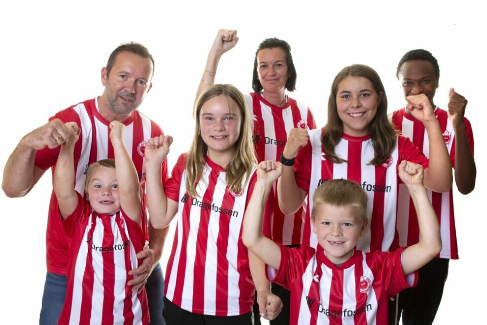 Nå er stripene tilbake i FKSK. På bildet ser du Elias Kristoffer Meisler, Linnea Pettersen, Noah Knoph Eriksen, Amalie Aardal Haugen, Konrad Aardal Haugen, Morten Bangfil og Jeanette Steen Kristensen Nå er stripene tilbake i FKSK. På bildet ser du Elias Kristoffer Meisler, Linnea Pettersen, Noah Knoph Eriksen, Amalie Aardal Haugen, Konrad Aardal Haugen, Morten Bangfil og Jeanette Steen Kristensen Foto: Tommy Pettersen
