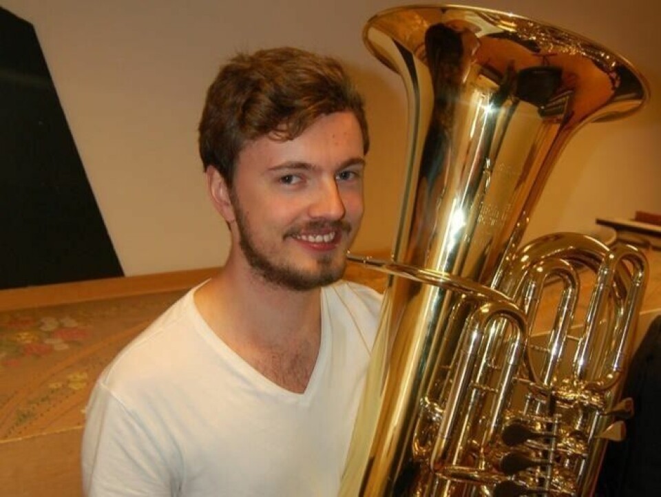 SER MOT NEW YORK. Magnus Breivik Løvseth er musiker med tubaist som hovedinstrument. Han har nettopp fått talentstipend fra Sparebakstiftelsen, som kommer godt med til videreutdanning i USA. - Jeg gleder meg veldig til oppholdet, selv om det kan bli utsatt grunner korona-situasjonen. SER MOT NEW YORK. Magnus Breivik Løvseth er musiker med tubaist som hovedinstrument. Han har nettopp fått talentstipend fra Sparebakstiftelsen, som kommer godt med til videreutdanning i USA. - Jeg gleder meg veldig til oppholdet, selv om det kan bli utsatt grunner korona-situasjonen. Foto: Stig Bjørnar Karlsen
