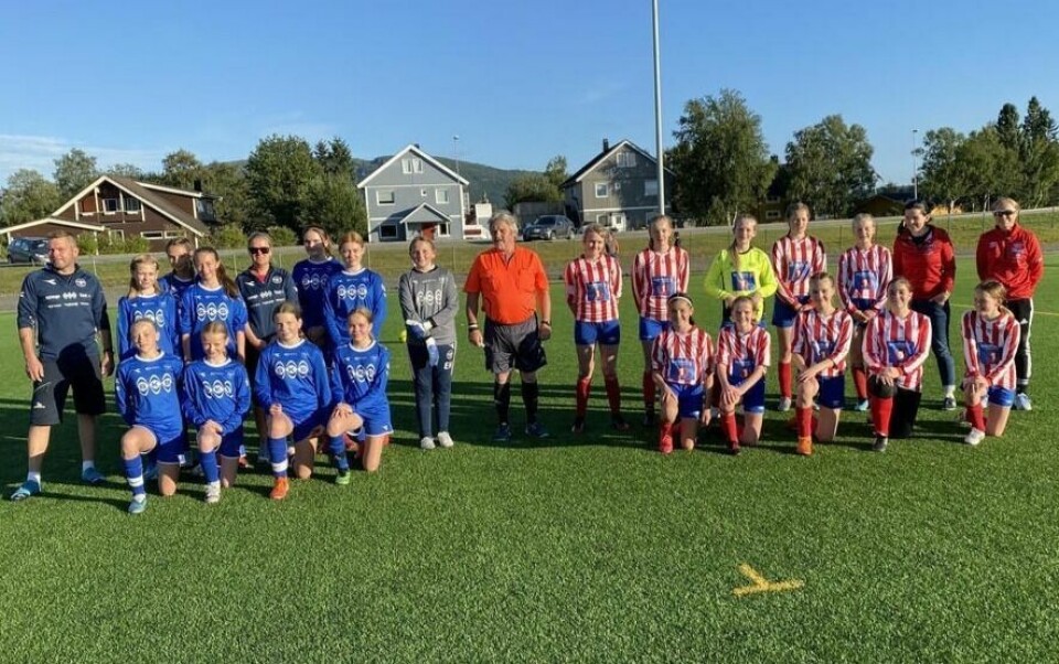 ENDELIG KAMP. Mandag kom Fauske/Sprint J13 igang med fotballsesongen, som det første av klubbens mange lag. ENDELIG KAMP. Mandag kom Fauske/Sprint J13 igang med fotballsesongen, som det første av klubbens mange lag. Foto: Fauske/Sprint