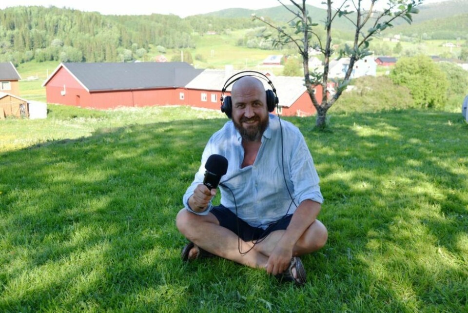 NYTT PROSJEKT. Operasanger Kristian Krokslett er ute med ny podcast ”Langs kulturveien”. Her på plenen på Krokslett i Breivik. NYTT PROSJEKT. Operasanger Kristian Krokslett er ute med ny podcast ”Langs kulturveien”. Her på plenen på Krokslett i Breivik. Foto: Foto: Ole Kristian Andreassen