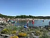 Det var folksomt på badeplassen i Nordvika søndag. Det blir gode muligheter for badeliv i uka som kommer også. Foto: Maria Edvardsen