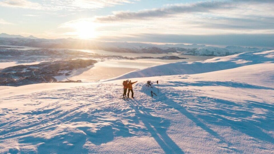 NATUROPPLEVELSER. Drømmen er at Sjunkhatten folkehøgskole hvert år vil kunne kunne gi 75 ungdommer store naturopplevelser i det særegne villmarkspregede naturområdet i Valnesfjord, skriver ordførerne i denne kronikken.FOLKEHØGSKOLE. Planene for Sjunkhatten folkehøgskole er klar. Slik ser tegningen av bygget ut. NATUROPPLEVELSER. Drømmen er at Sjunkhatten folkehøgskole hvert år vil kunne kunne gi 75 ungdommer store naturopplevelser i det særegne villmarkspregede naturområdet i Valnesfjord, skriver ordførerne i denne kronikken.