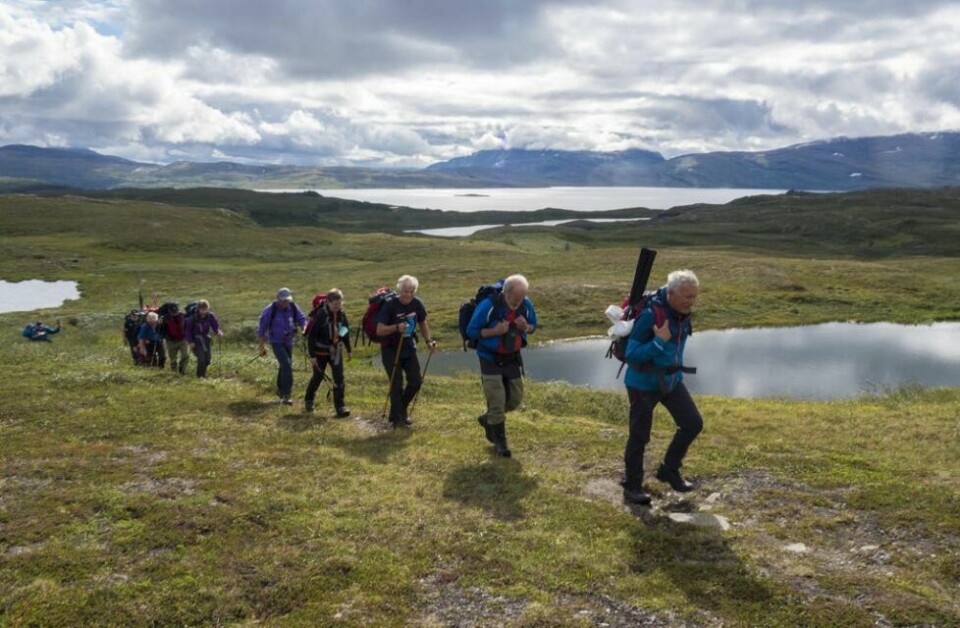 FJELLVANDRERE. Nordlandsruta går blant annet forbi Balvatnet i Sulitjelma. Nå skal denne populære ruta for fjellvandrere bli enda mer attraktiv. FJELLVANDRERE. Nordlandsruta går blant annet forbi Balvatnet i Sulitjelma. Nå skal denne populære ruta for fjellvandrere bli enda mer attraktiv. Foto: Bjarne J Aronsen