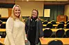 ENESTE PÅ JOBB. Rektor ved Røsvik skole, Trude Gleinsvåg, var den eneste på jobb ved selve skolebygget mandag. Hun melder om at første skoledag med digital undervisning har gått bra. Foto: Sylvia Bredal