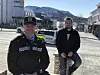 FOKUSER PÅ SMITTEVERN. Bjørn Tore Rønning i politiet og smittevernlege Gregory Hautois oppfordrer russen til å tenke på smittevern fremfor fest. Foto: Fauske kommune - Gull H Pedersen