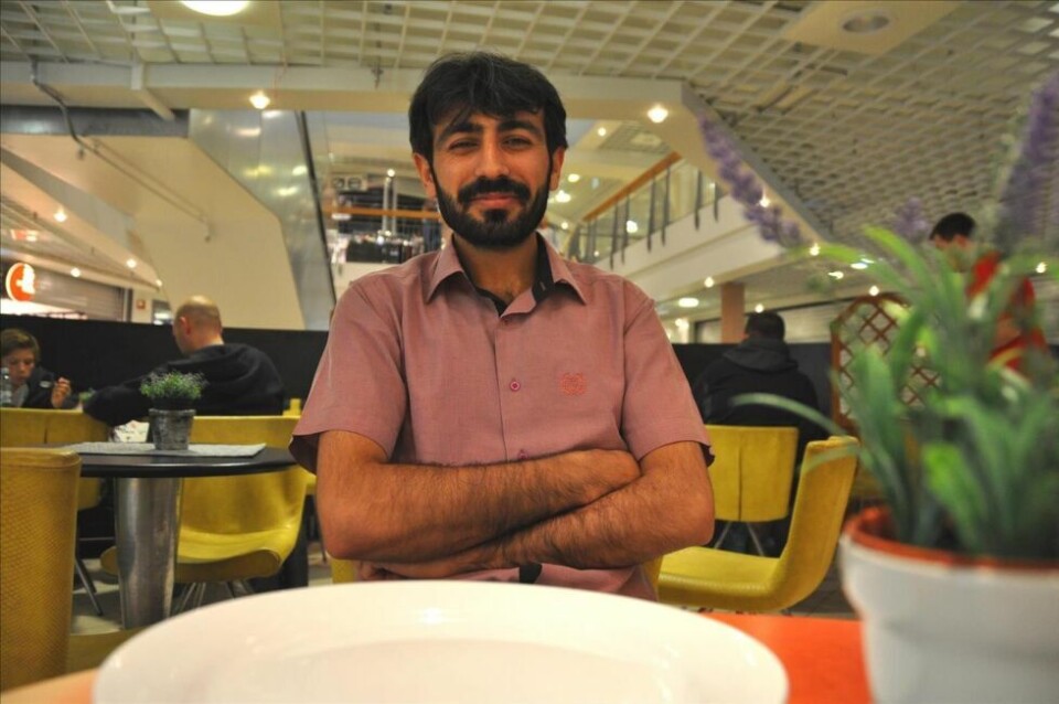 KAN MISTE BEVILLINGEN. Ramazan Temur kan bli nødt til å stenge Minas spiseri om serveringsbevillingen blir trukket inn. KAN MISTE BEVILLINGEN. Ramazan Temur kan bli nødt til å stenge Minas spiseri om serveringsbevillingen blir trukket inn. Foto: Lana Krehic