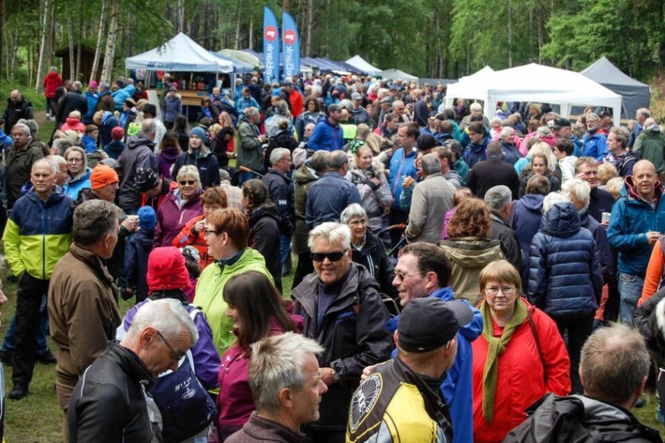 FRA I FJOR. Slik så det ut på Skogvokterdagen i fjor. Bare ti tilskuere til, og tallet hadde bikket 3000 på Skogvokterdag i 2019. - Det ser mørkt ut nå for årets dag, sier sjef Jan Nilsen i Statskog. FRA I FJOR. Slik så det ut på Skogvokterdagen i fjor. Bare ti tilskuere til, og tallet hadde bikket 3000 på Skogvokterdag i 2019. - Det ser mørkt ut nå for årets dag, sier sjef Jan Nilsen i Statskog. Foto: Stig Bjørnar Karlsen