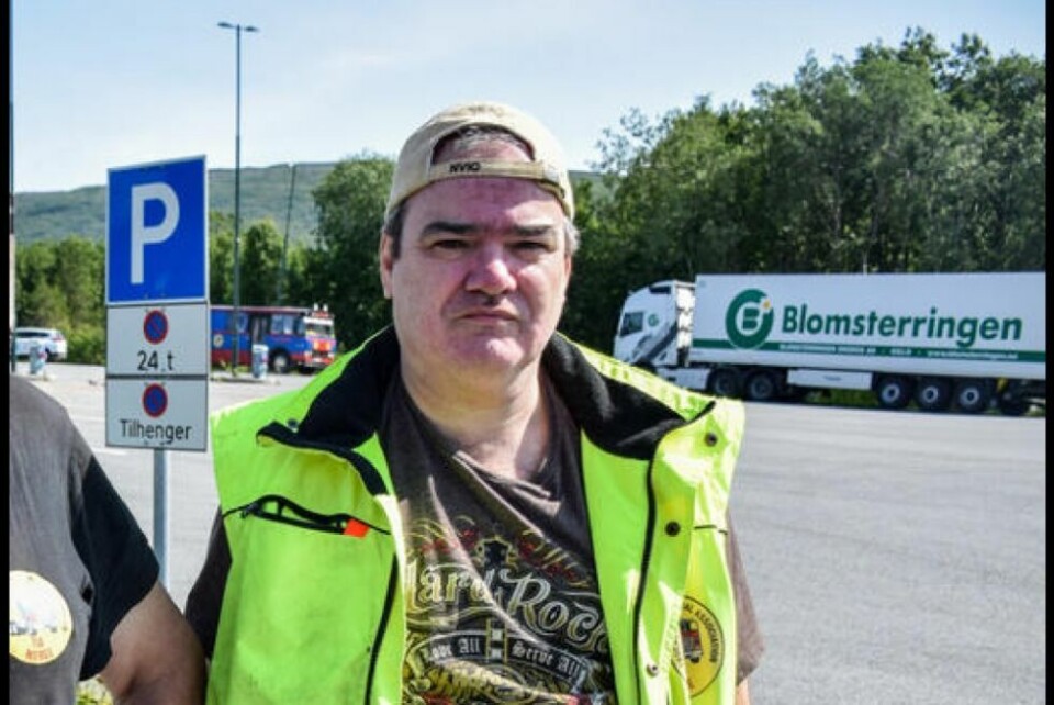 REAGERER STERKT. Hans Petersen mener det er uholdbart at politiet kjører som de gjorde da han møtte dem på strekningen mellom Bertnes og Mørkved i Bodø. REAGERER STERKT. Hans Petersen mener det er uholdbart at politiet kjører som de gjorde da han møtte dem på strekningen mellom Bertnes og Mørkved i Bodø. Foto: Tarjei Abelsen