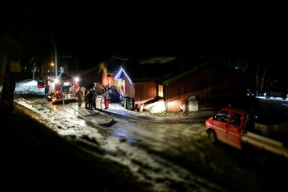 EVAKUERT. To personer ble evakuert fra en omsorgsbolig på Fauske, etter melding om røykutvikling. EVAKUERT. To personer ble evakuert fra en omsorgsbolig på Fauske, etter melding om røykutvikling. Foto: Tarjei Abelsen