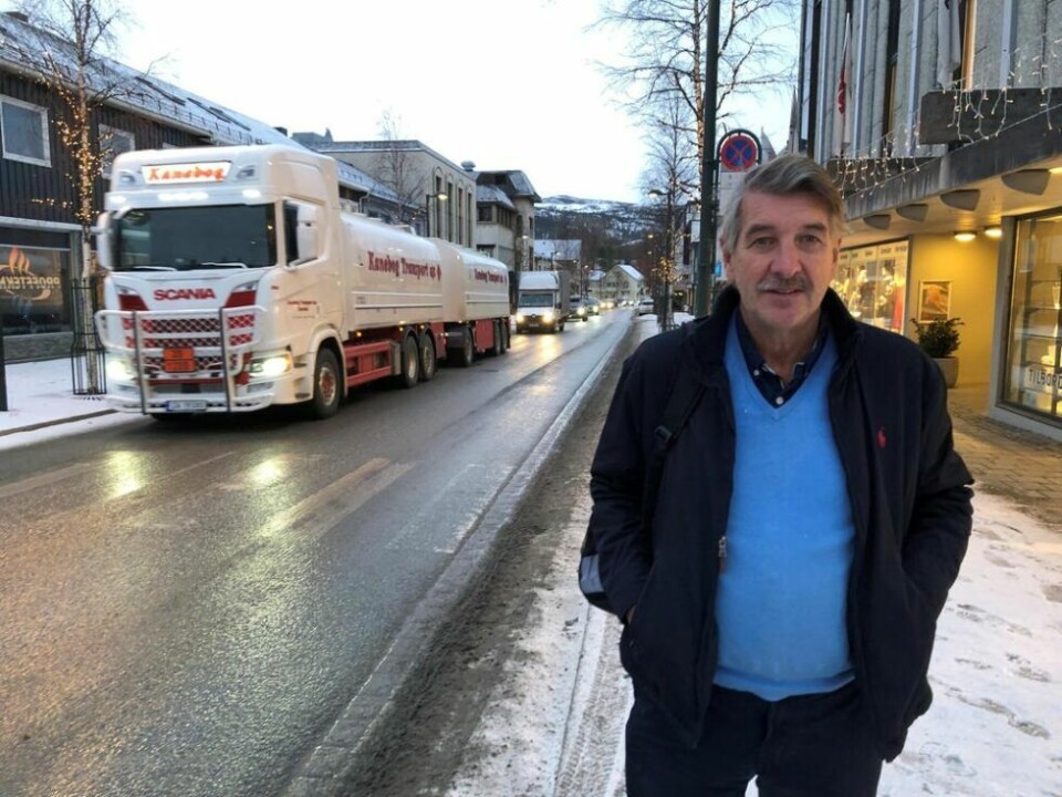 MYE JOBB. Prosjektleder Kenneth Svendsen har ennå mye jobb igjen foran seg før prosjektet 'Fra bru til bru' er loset igjennom politiske vedtak og arbeidet med en reguleringsplan for å få E6 utenom Fauske sentrum kan starte. MYE JOBB. Prosjektleder Kenneth Svendsen har ennå mye jobb igjen foran seg før prosjektet 'Fra bru til bru' er loset igjennom politiske vedtak og arbeidet med en reguleringsplan for å få E6 utenom Fauske sentrum kan starte. Foto: Arild Bjørnbakk
