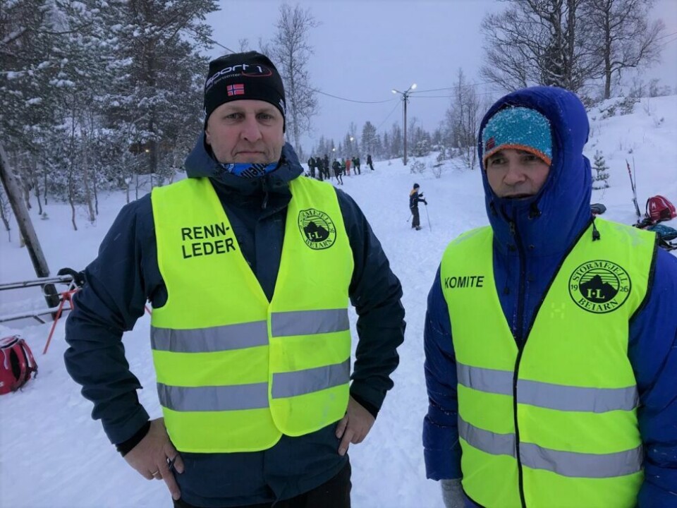 GJENNOMFØRTE. Rennleder Knut Rønnåbakk og Morten Hammer i rennkomiteen i Stormfjell IL er fornøyde med at de fikk gjennomført årets første skirenn i Larsoslia, til tross for at værvarselet for helga ikke var så lystig. GJENNOMFØRTE. Rennleder Knut Rønnåbakk og Morten Hammer i rennkomiteen i Stormfjell IL er fornøyde med at de fikk gjennomført årets første skirenn i Larsoslia, til tross for at værvarselet for helga ikke var så lystig. Foto: Maria Edvardsen