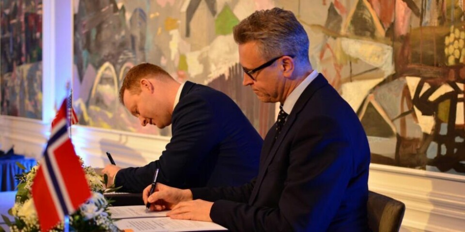 SIGNERTE. Direktør Conner Prochaska (f.v) fra US Department of Energy og statssekretær Odd Emil Ingebrigtsen signerte en intensjonsavtale om samarbeid på vannkraftforskning mellom USA og Norge under Hydropower Summit i Trondheim 4. februar 2020. SIGNERTE. Direktør Conner Prochaska (f.v) fra US Department of Energy og statssekretær Odd Emil Ingebrigtsen signerte en intensjonsavtale om samarbeid på vannkraftforskning mellom USA og Norge under Hydropower Summit i Trondheim 4. februar 2020. Foto: Lars Robert Bang