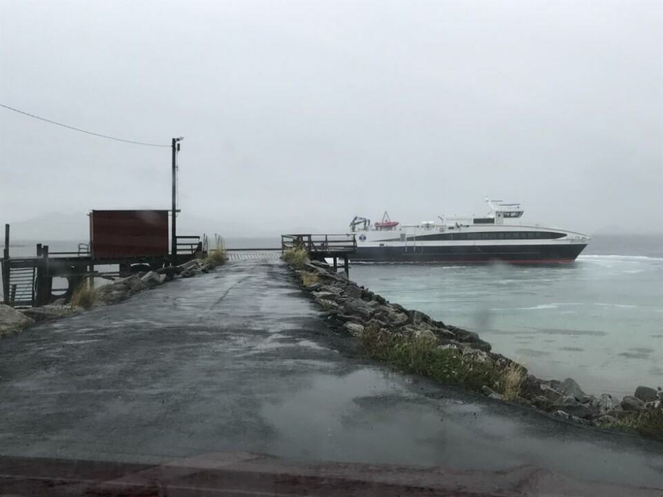 I OPPRØR. Å reise med båt langs Nordlandskysten er kostbart. Men å øke prisene med opp til 40 prosent på nyåret satte sinnene i kok. I OPPRØR. Å reise med båt langs Nordlandskysten er kostbart. Men å øke prisene med opp til 40 prosent på nyåret satte sinnene i kok. Foto: Sylvia Bredal