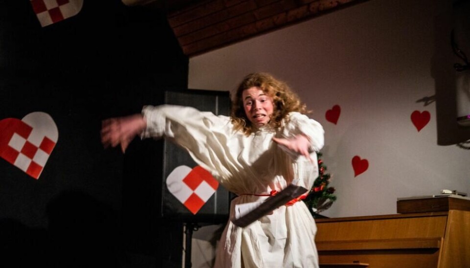 KOMISK. Furuli spilte Pianisten i 'Lucafeiring', en særdeles klumsete person som til stadighet mistet notene sine. KOMISK. Furuli spilte Pianisten i 'Lucafeiring', en særdeles klumsete person som til stadighet mistet notene sine. Foto: Tarjei Abelsen