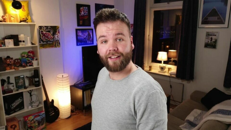 KONTOR OG HJEM. Ole-Aleksander Wold Lien bor i Oslo og studerer regi og manus på Noroff. På ettermiddagene og kveldene driver han en Youtube-kanal fra hjemmekontoret sitt, og spiller inn en podkast for VG i Akersgata. KONTOR OG HJEM. Ole-Aleksander Wold Lien bor i Oslo og studerer regi og manus på Noroff. På ettermiddagene og kveldene driver han en Youtube-kanal fra hjemmekontoret sitt, og spiller inn en podkast for VG i Akersgata. Foto: Privat.