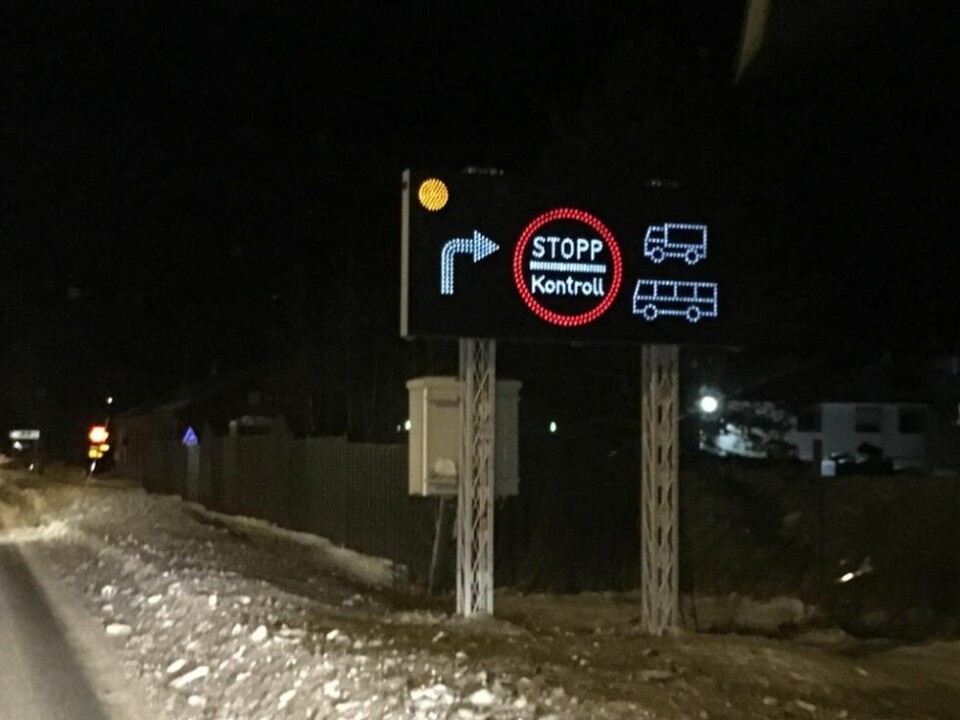 Torsdag kveld måtte større kjøretøy svinge inn på trafikkstasjonen på Fauske for å bli kontrollert. Torsdag kveld måtte større kjøretøy svinge inn på trafikkstasjonen på Fauske for å bli kontrollert. Foto: Eva S. Winther