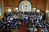 FLOTT KONSERT. Sølvguttene, Saltdal mannskor og et barnekor bestående av fjerdeklassinger fra Rognan barneskole sang for en fullsatt kirke lørdag ettermiddag. Alle foto: Eva S. Winther